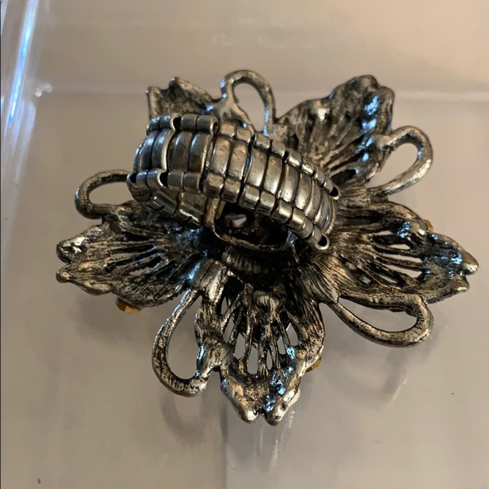NEW- Beautiful Flower Stone Ring - Picture 4 of 4